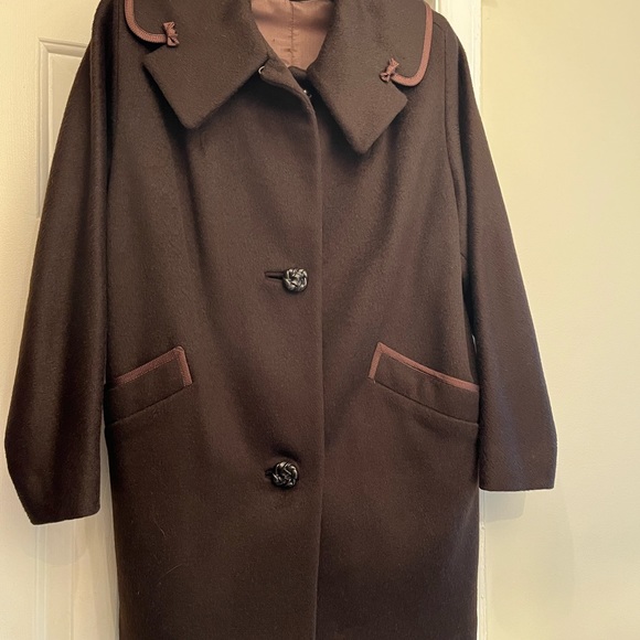 Vintage EUC dark brown coat with rosette buttons and bows. Like new! - Picture 1 of 9